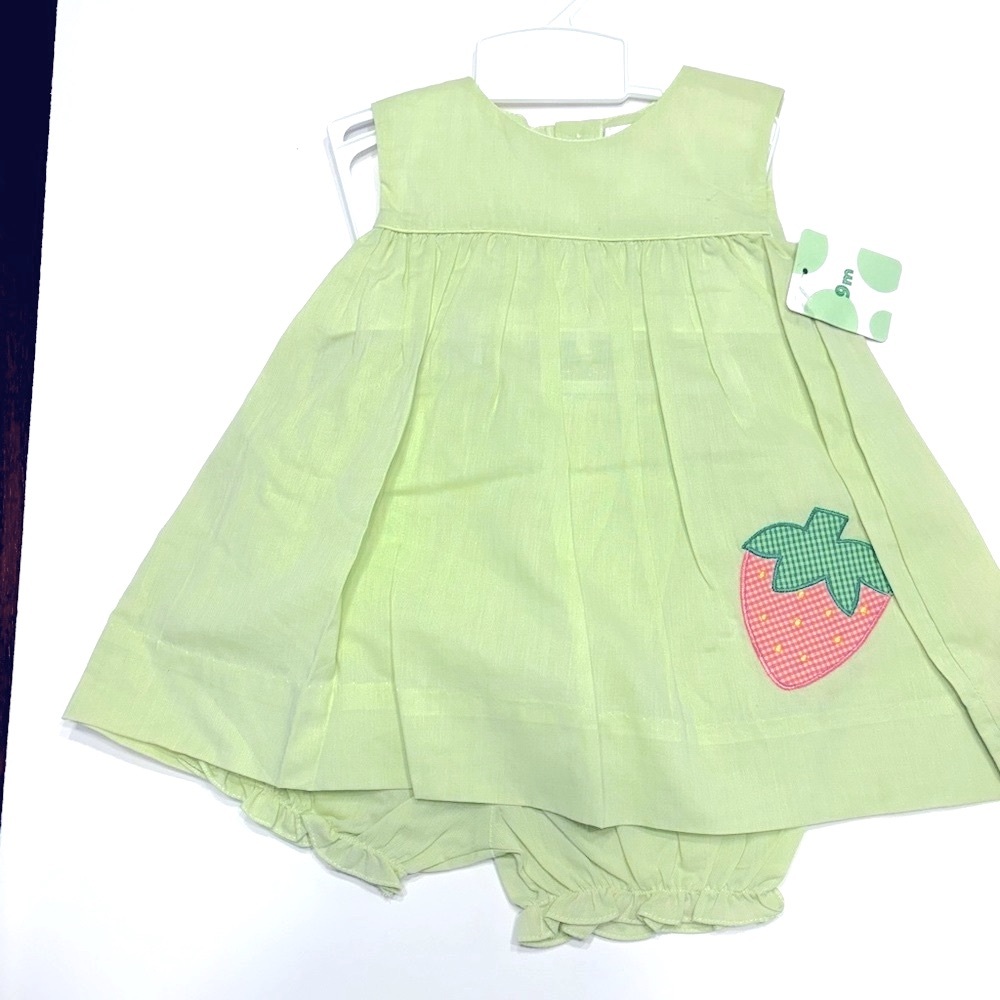 PETIT AMI ZU BABY DRESS BLOOMERS 9 MONTHS
GREEN GINGHAM WITH STRAWBERRY